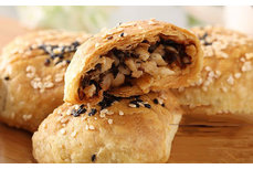 酥餅機(jī)廠家分享金華酥餅制作方法與規(guī)?；瘷C(jī)器生產(chǎn)